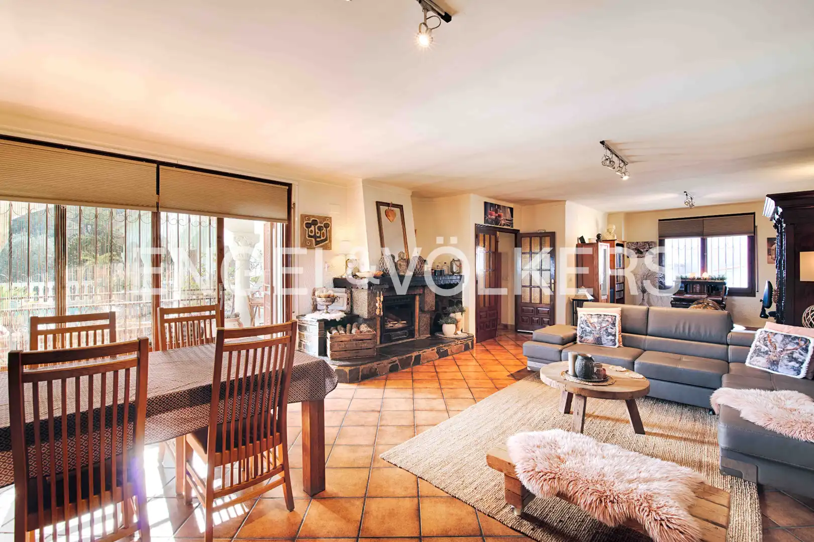 Sala d'estar de Casa o xalet en venda en Roses amb Calefacció, Jardí privat i Terrassa
