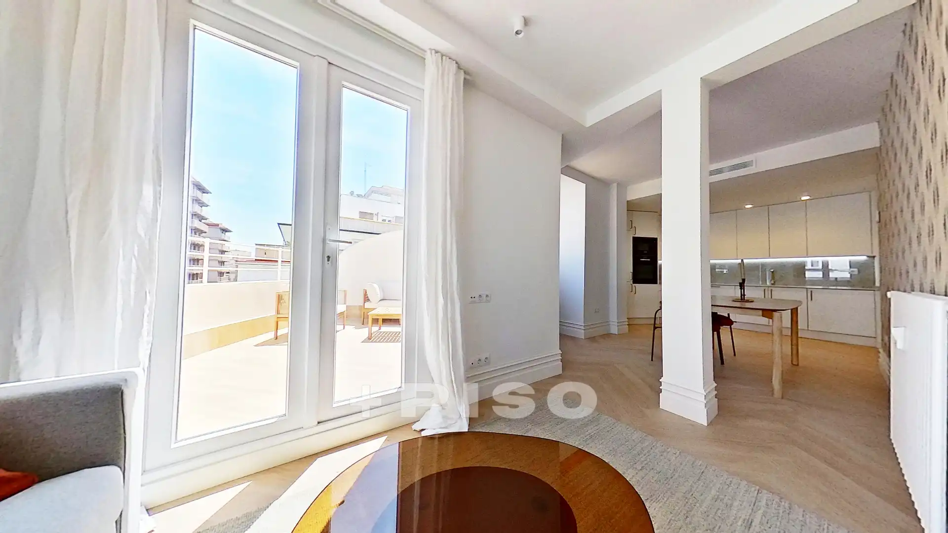 Wohnzimmer von Dachboden zum Verkauf in Madrid mit Klimaanlage, Terrasse und Möbliert