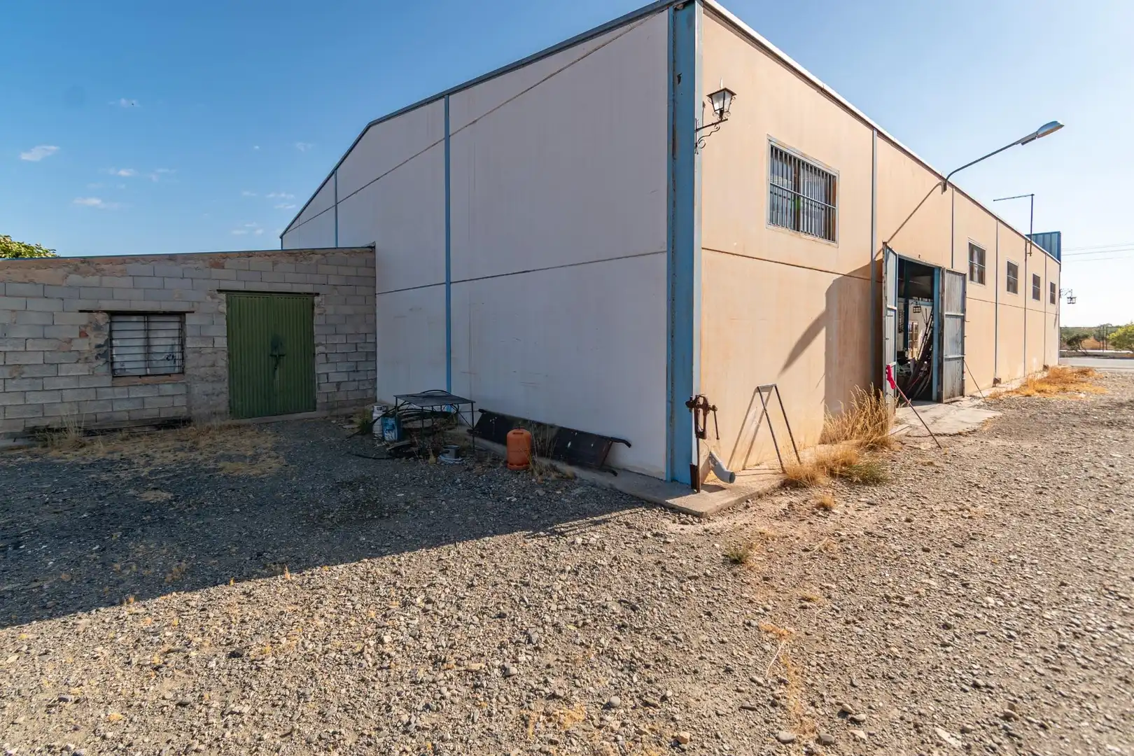 Vista exterior de Nave industrial en venta en Cogollos de Guadix