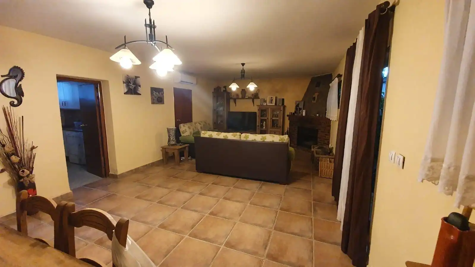 Sala d'estar de Casa o xalet en venda en Aldea del Fresno amb Aire condicionat i Piscina