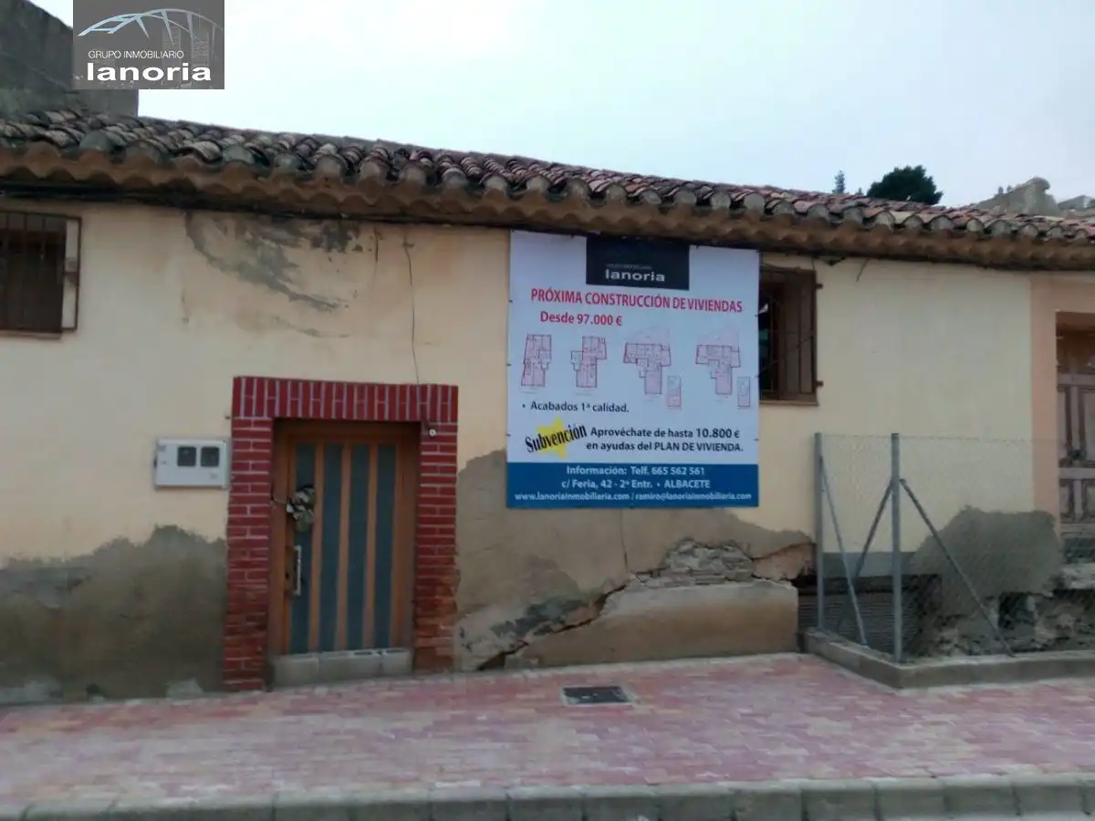Vista exterior de Casa o xalet en venda en Chinchilla de Monte-Aragón amb Jardí privat i Terrassa