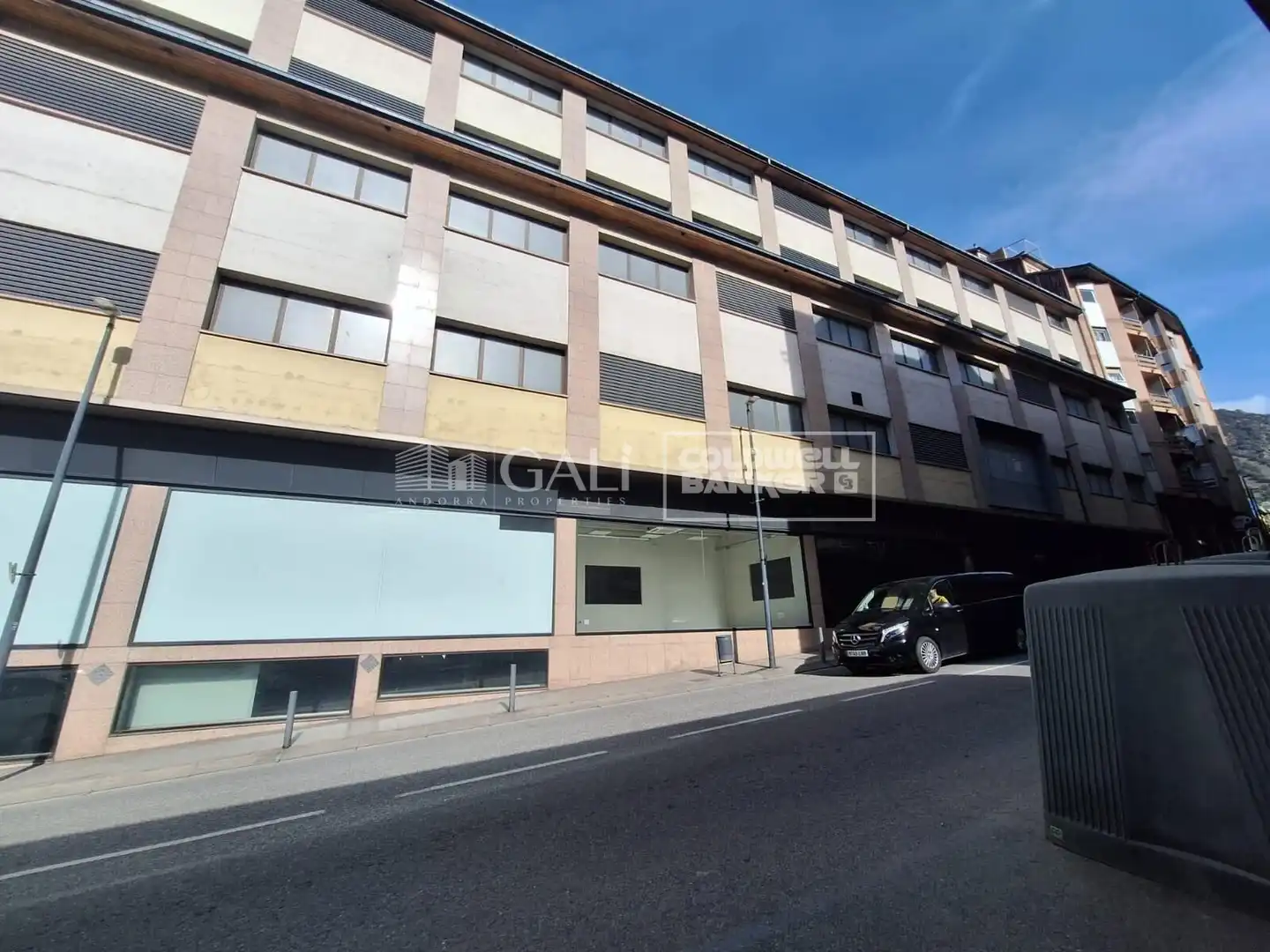 Residencial amb ascensor de lloguer a Santa Coloma 52