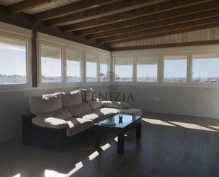 Sala d'estar de Dúplex de lloguer en Chiclana de la Frontera amb Aire condicionat i Terrassa