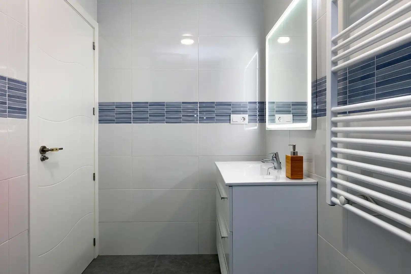 Badezimmer von Erdgeschoss zum Verkauf in Alicante / Alacant mit Klimaanlage, Heizung und Möbliert