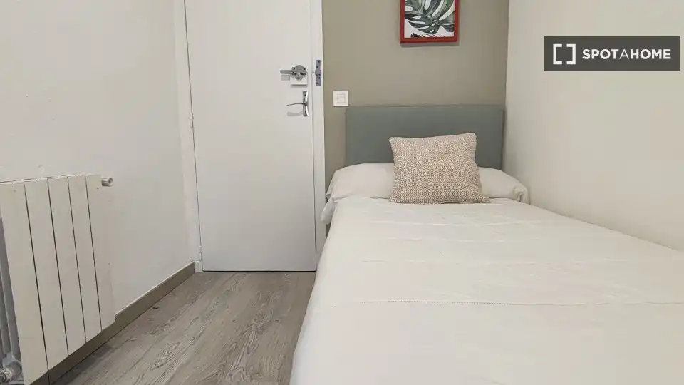 Schlafzimmer von Wohnung zur untervermieten in Madrid mit Klimaanlage, Terrasse und Möbliert