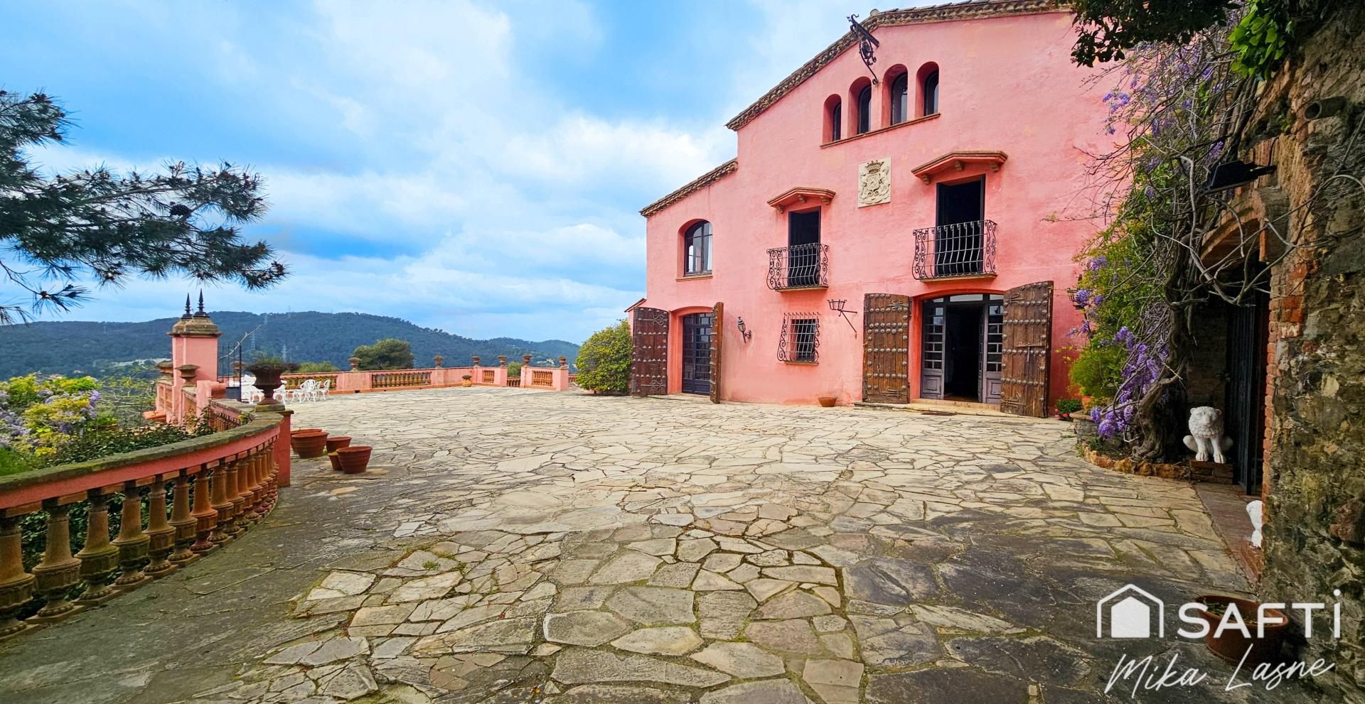 Exterior view of Country house for sale in  Barcelona Capital  with Heating, Terrace and Balcony