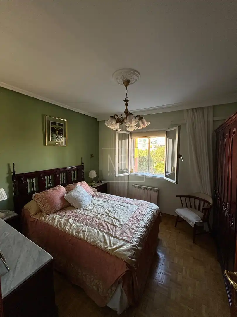 Bedroom of Flat for sale in Madrid  with Air Conditioner, Heating and Parquet flooring