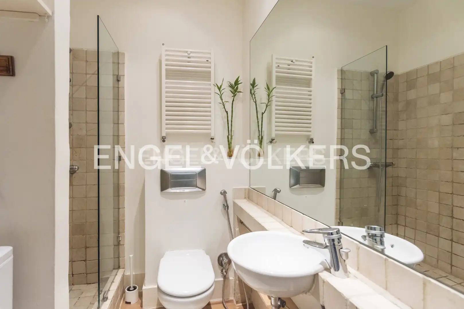 Bathroom of Attic for rent in Madrid  with Air Conditioner, Heating and Parquet flooring