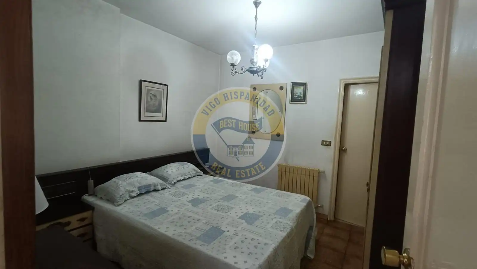 Dormitori de Casa o xalet en venda en Vigo  amb Calefacció, Traster i Moblat