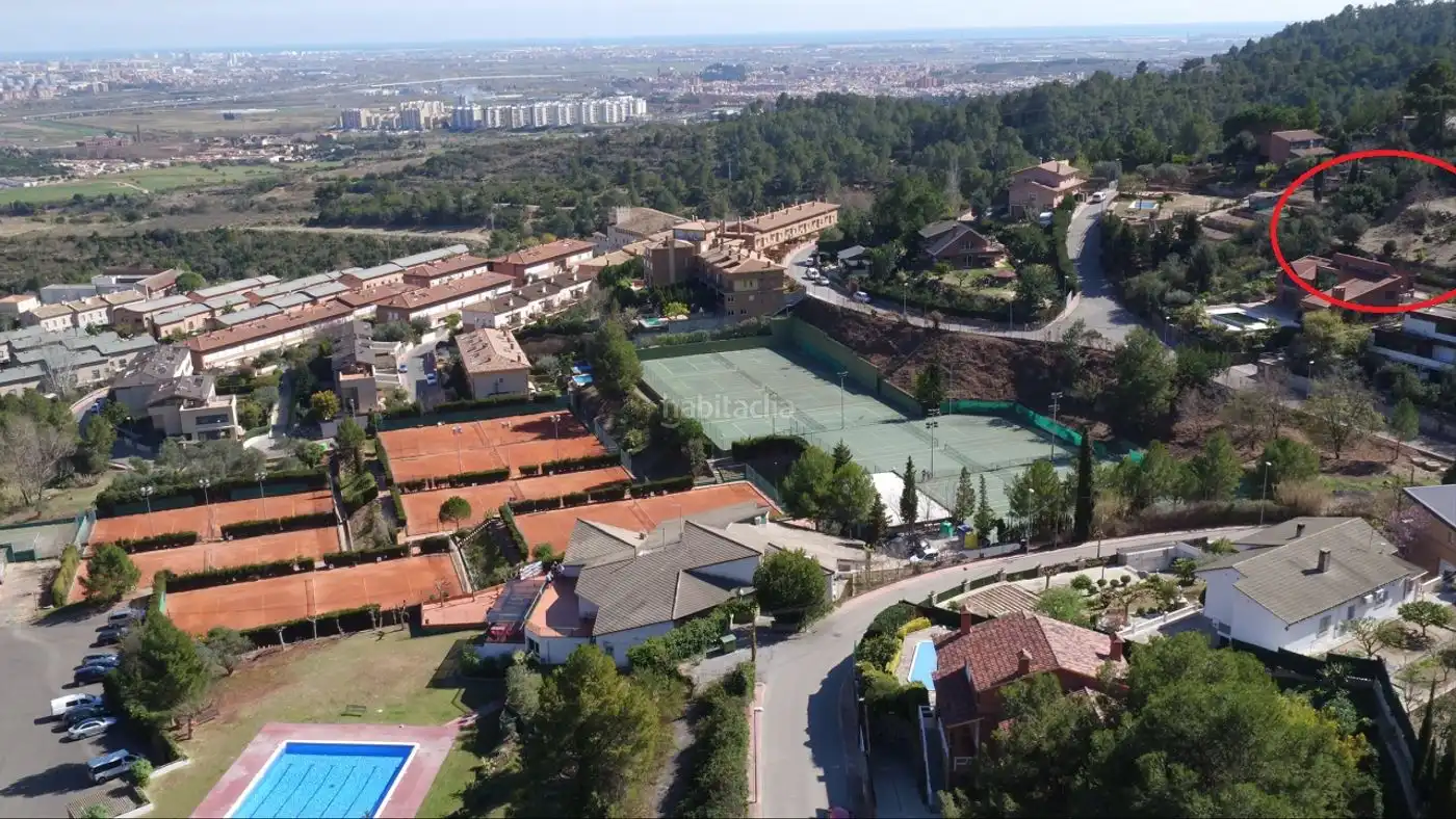 Terreny residencial en venda a Carrer de la Ginesta 42