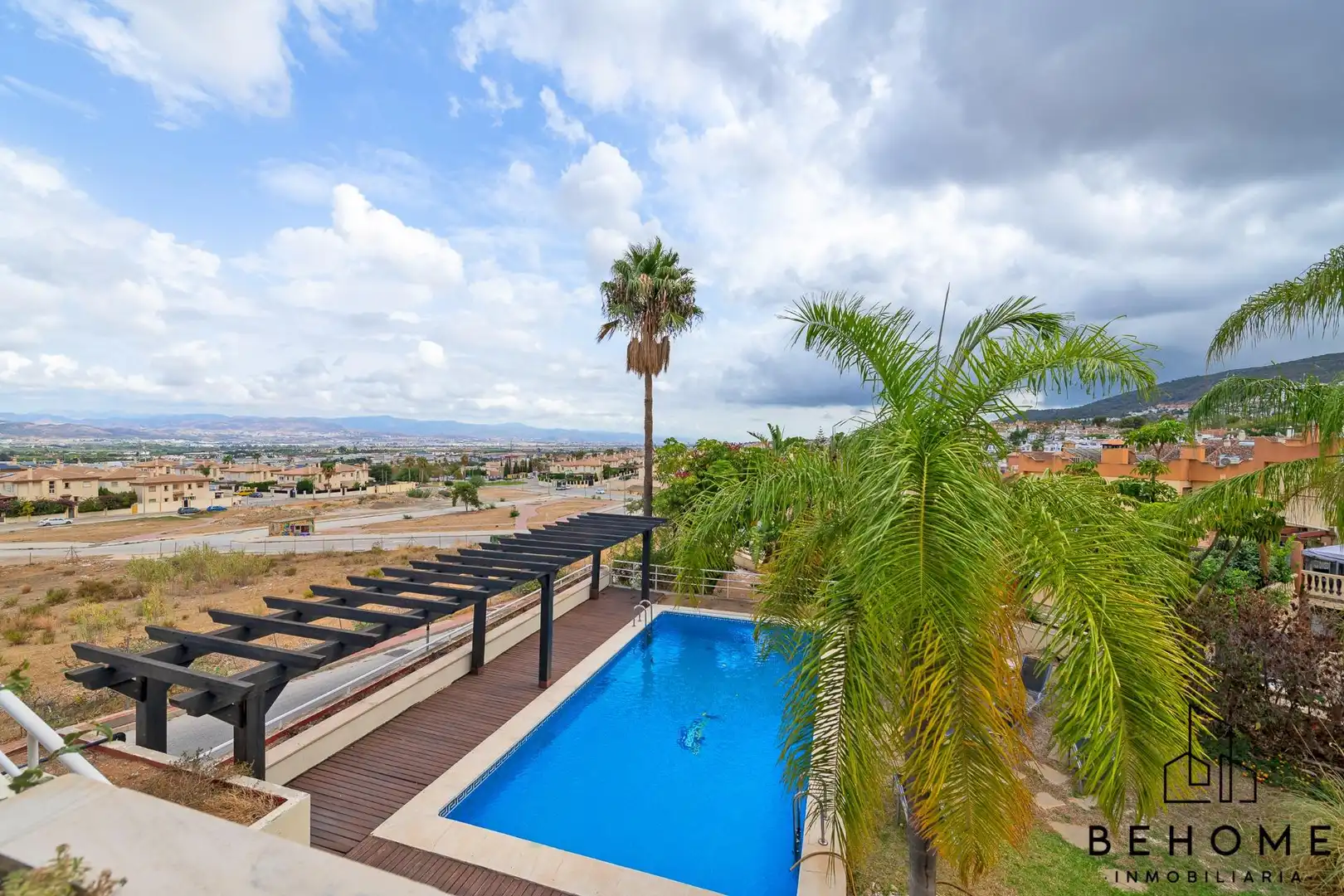 Piscina de Casa o xalet en venda en Alhaurín de la Torre amb Aire condicionat, Jardí privat i Terrassa