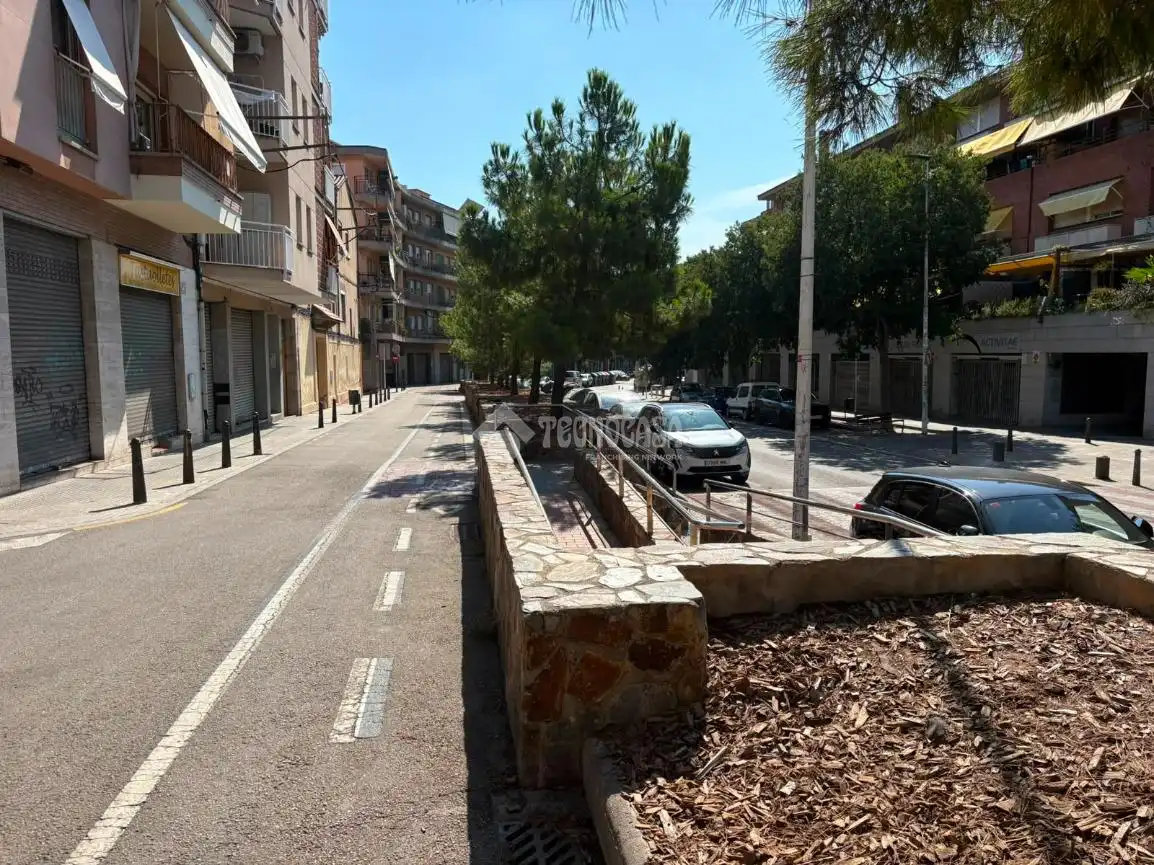 Vista exterior de Casa adosada en venda en Sant Feliu de Llobregat