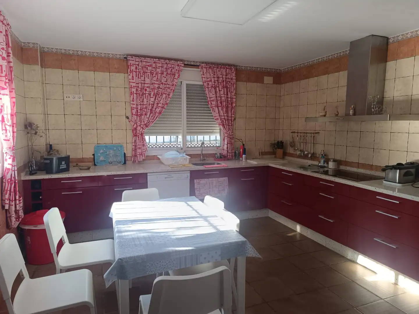 Cuina de Casa o xalet en venda en Alcalá de Guadaira amb Aire condicionat, Calefacció i Jardí privat