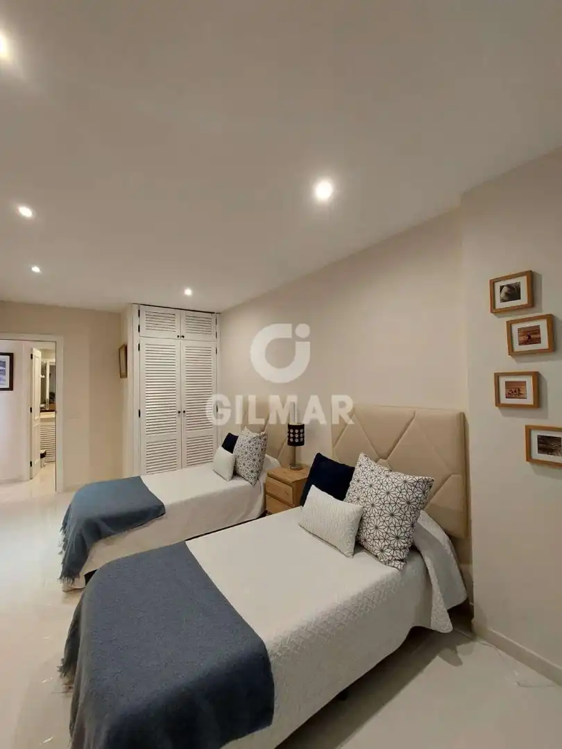 Dormitori de Apartament en venda en Adeje amb Jardí privat, Terrassa i Traster