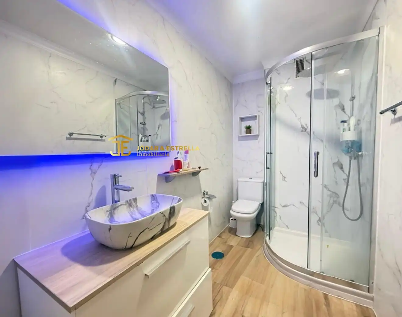 Baño de Piso en venta en Lorca con Aire acondicionado, Terraza y Amueblado