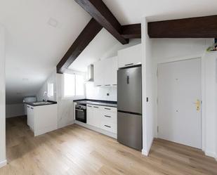 Cuina de Apartament en venda en Vigo  amb Calefacció