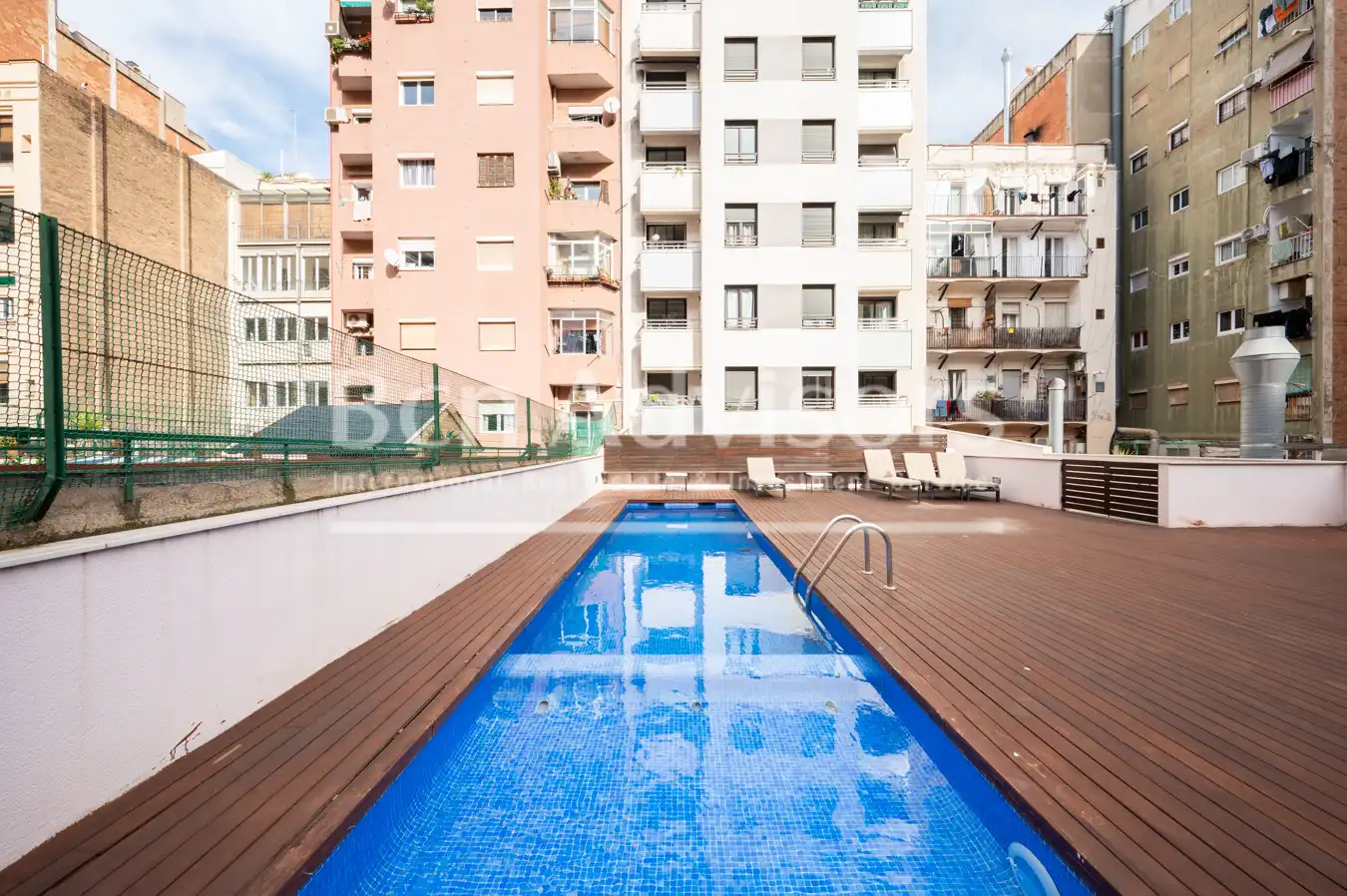 Swimming pool of Flat for sale in Barcelona  with Air Conditioner, Heating and Parquet flooring