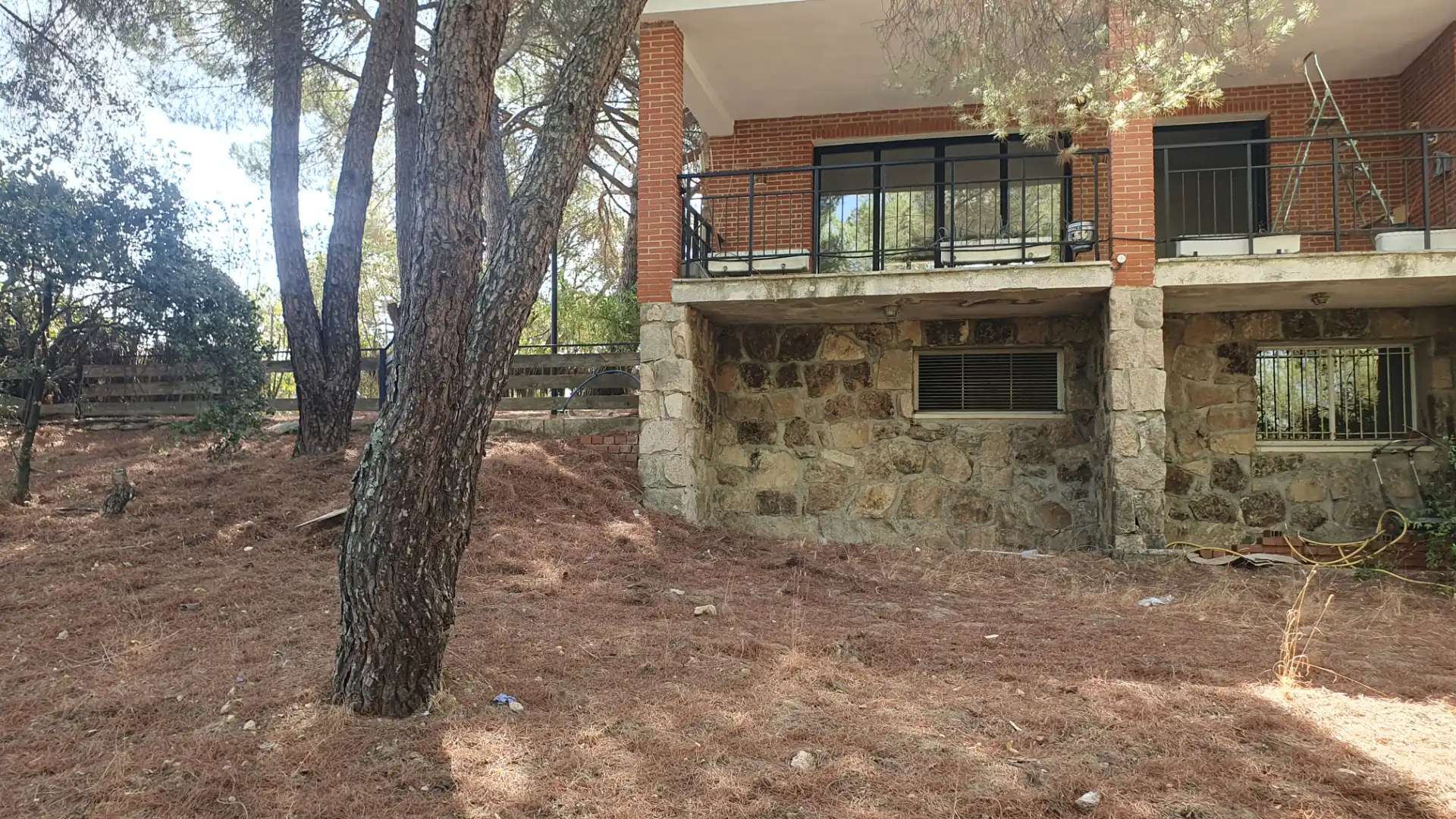 Vista exterior de Casa o xalet de lloguer en Valdemorillo amb Calefacció, Jardí privat i Terrassa