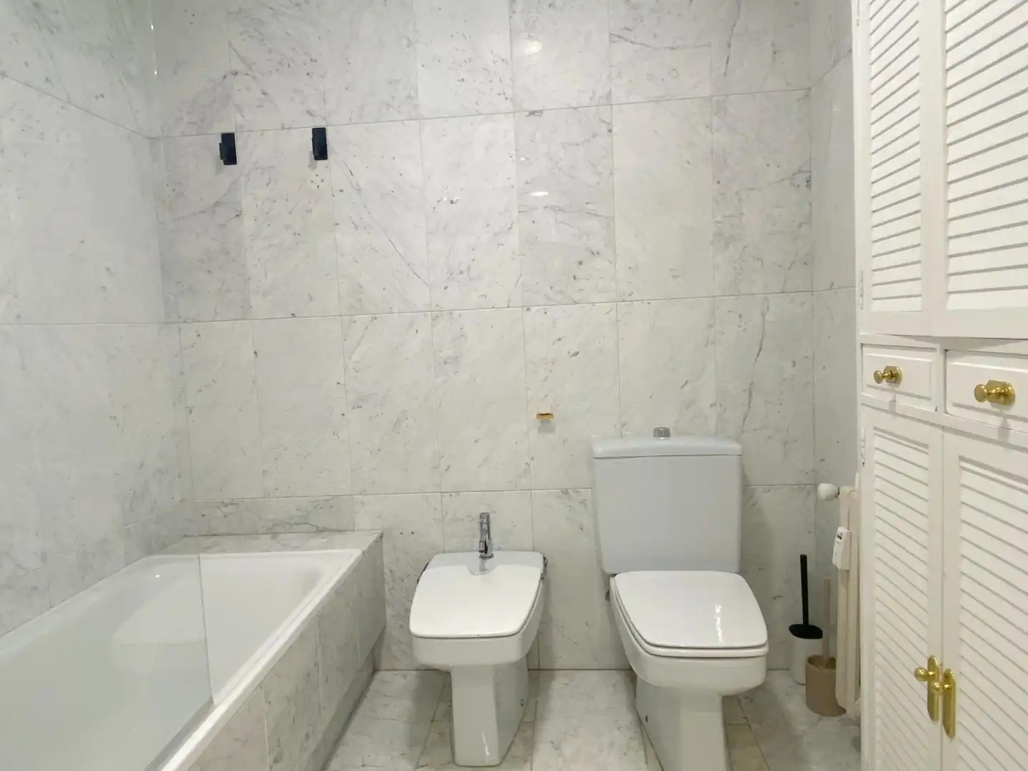 Badezimmer von Wohnung zur Miete in Granada mit Klimaanlage und Heizung