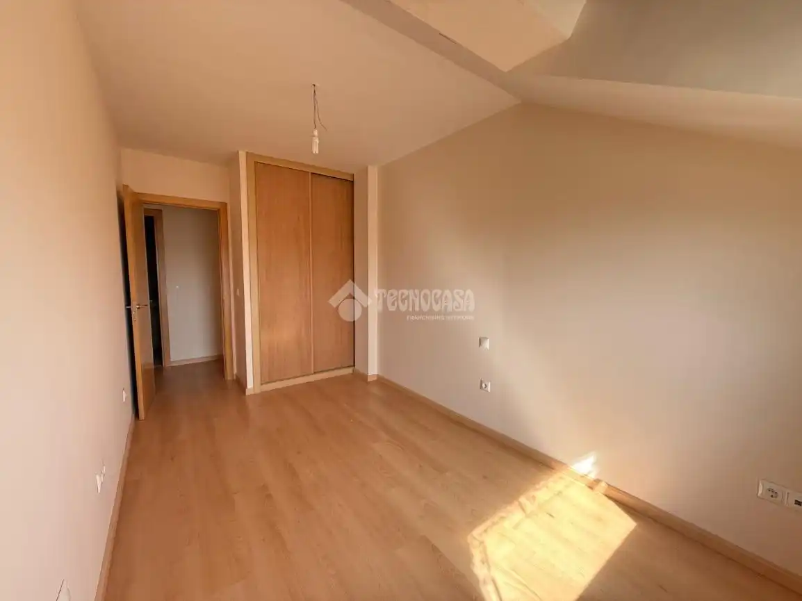 Habitación de Ático en venta en Villanubla con Calefacción, Parquet y Terraza