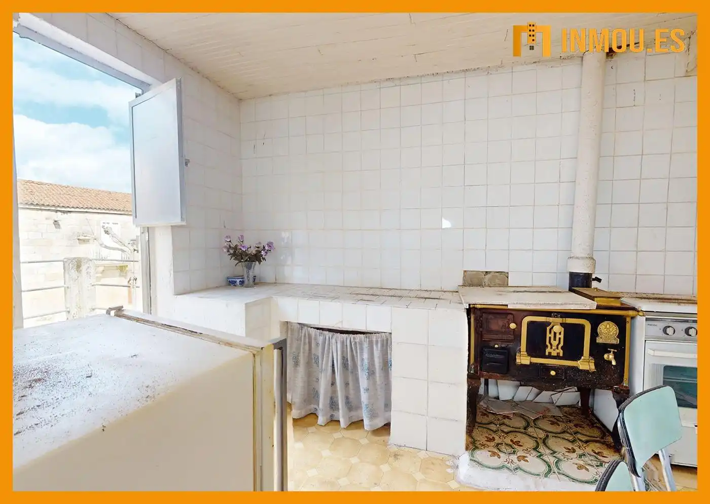 Küche von Einfamilien-Reihenhaus zum Verkauf in Celanova mit Privatgarten
