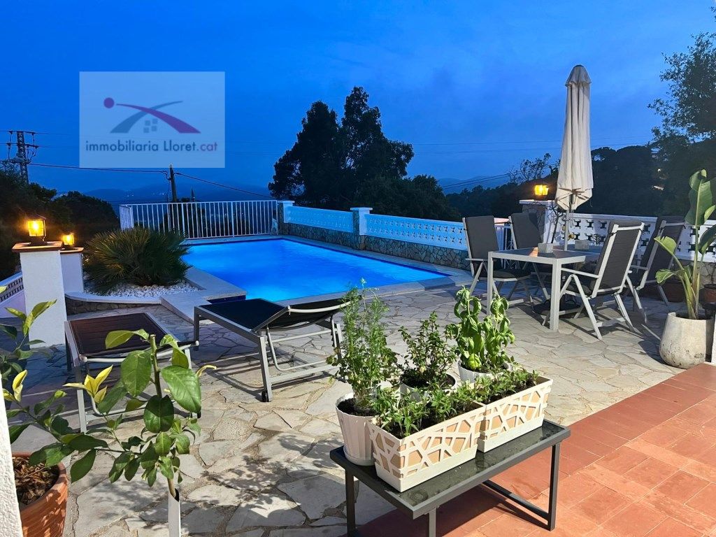Terraza de Casa o chalet en venta en Lloret de Mar con Jardín privado, Piscina y Amueblado