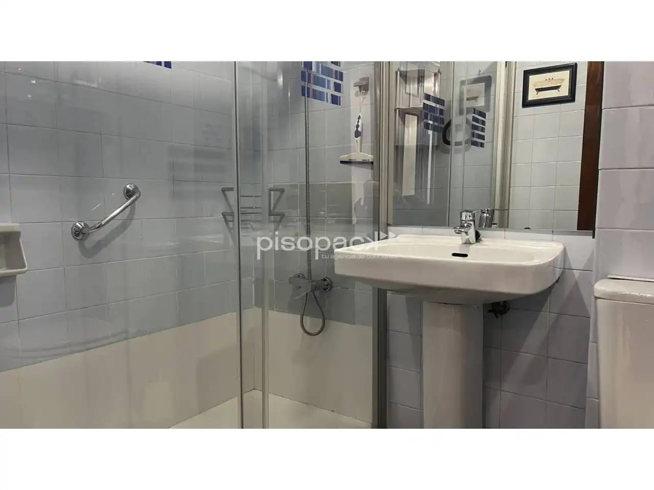 Bathroom of Flat for sale in  Pamplona / Iruña  with Heating, Parquet flooring and Alarm