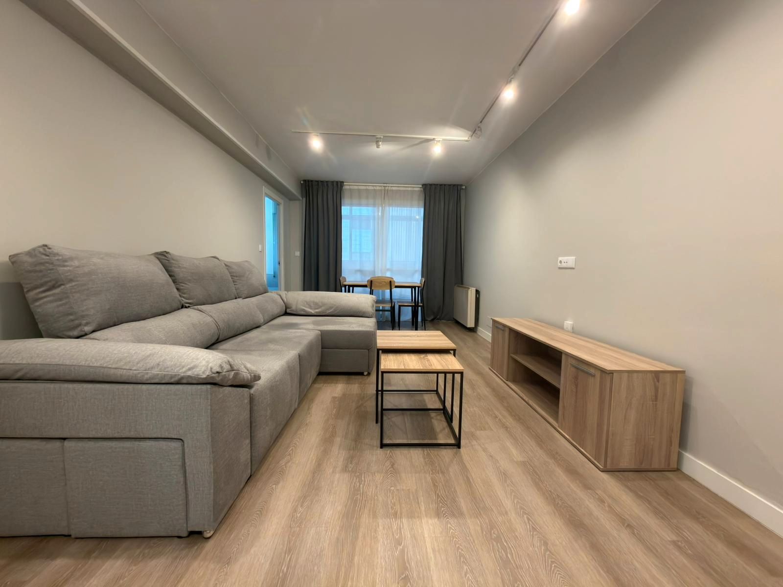 Sala de estar de Piso de alquiler en Pontevedra Capital  con Calefacción, Parquet y Amueblado