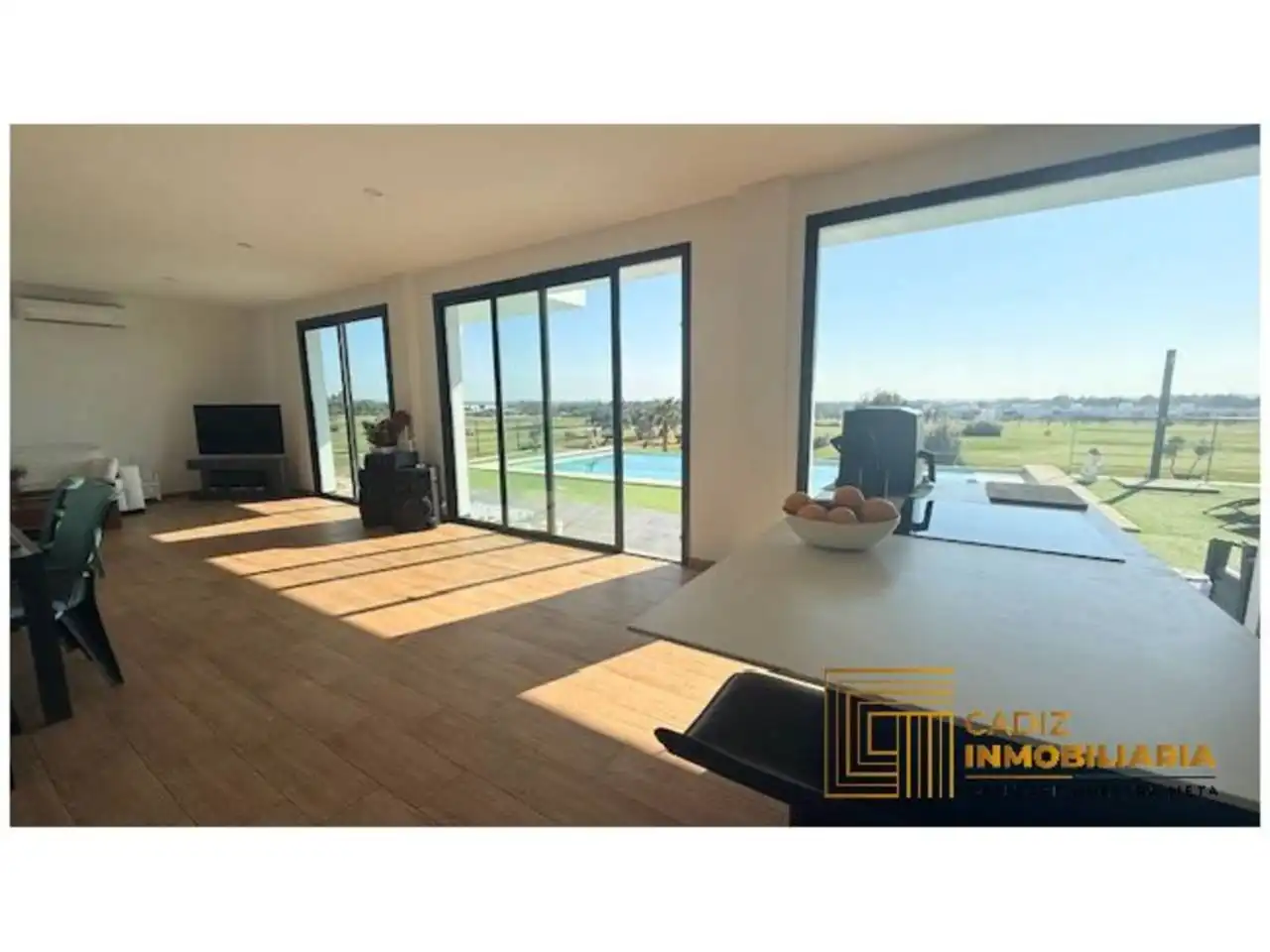 Sala d'estar de Casa o xalet en venda en Puerto Real amb Aire condicionat, Calefacció i Jardí privat