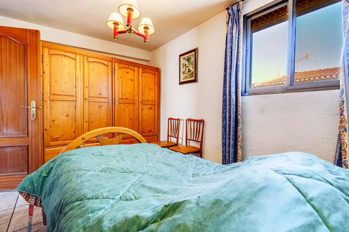 Habitación de Casa adosada en venta en Alcalá de Henares con Aire acondicionado, Calefacción y Jardín privado