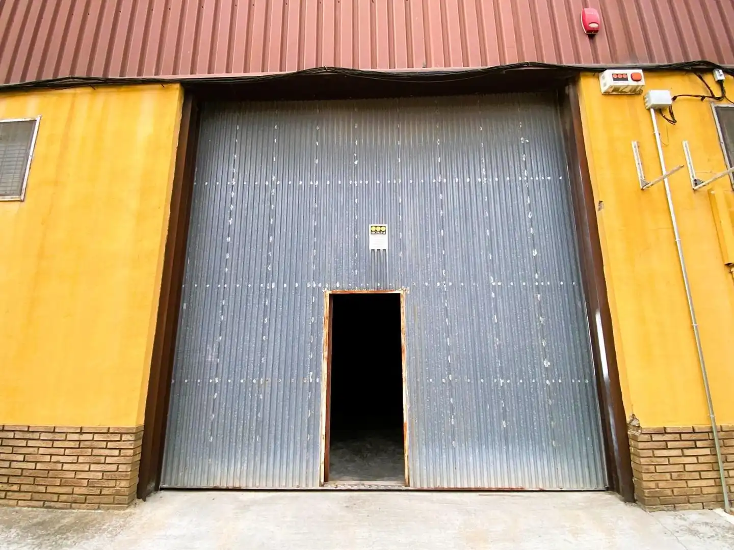 Exterior view of Industrial buildings for rent in Beniparrell