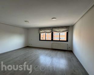 Bedroom of Flat to rent in  Madrid Capital  with Air Conditioner, Heating and Parquet flooring