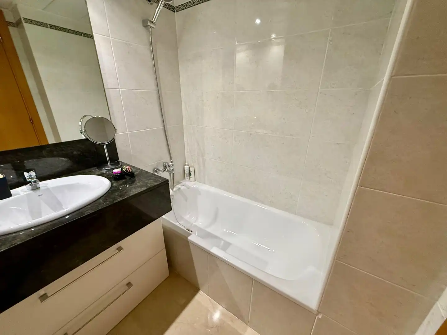 Baño de Dúplex en venta en Cornellà de Llobregat con Balcón