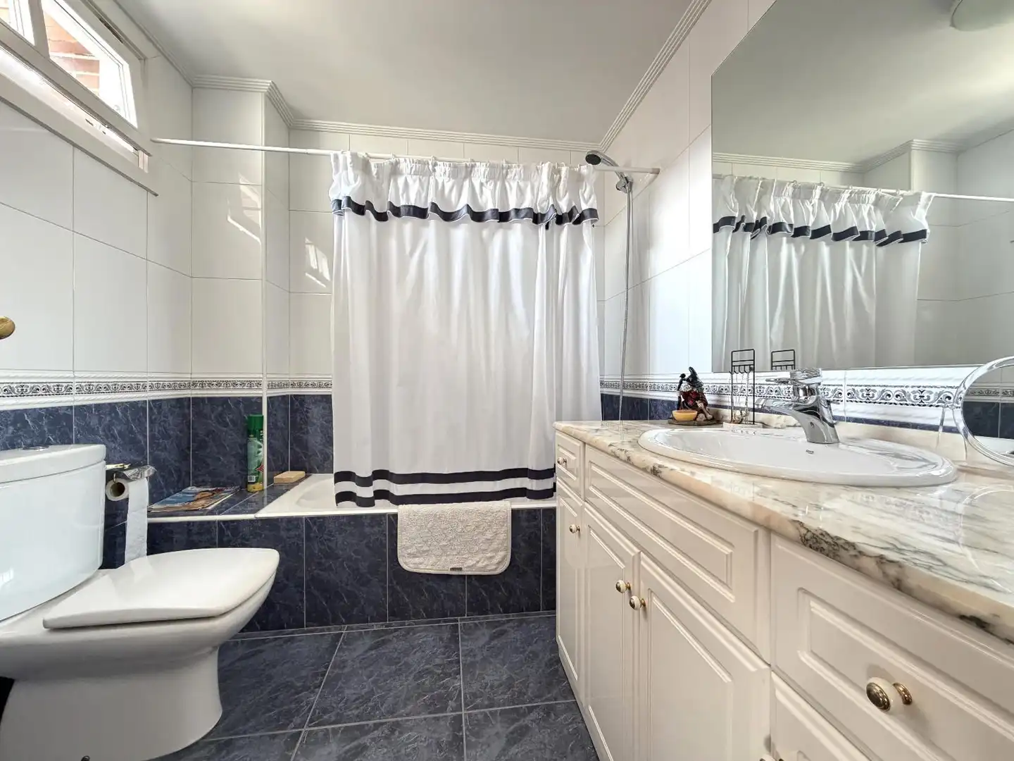 Baño de Casa adosada en venta en Lasarte-Oria con Calefacción, Jardín privado y Parquet