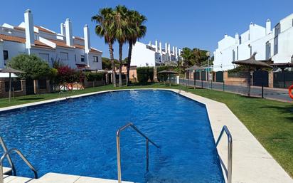 Piscina de Casa adosada en venda en El Portil amb Terrassa