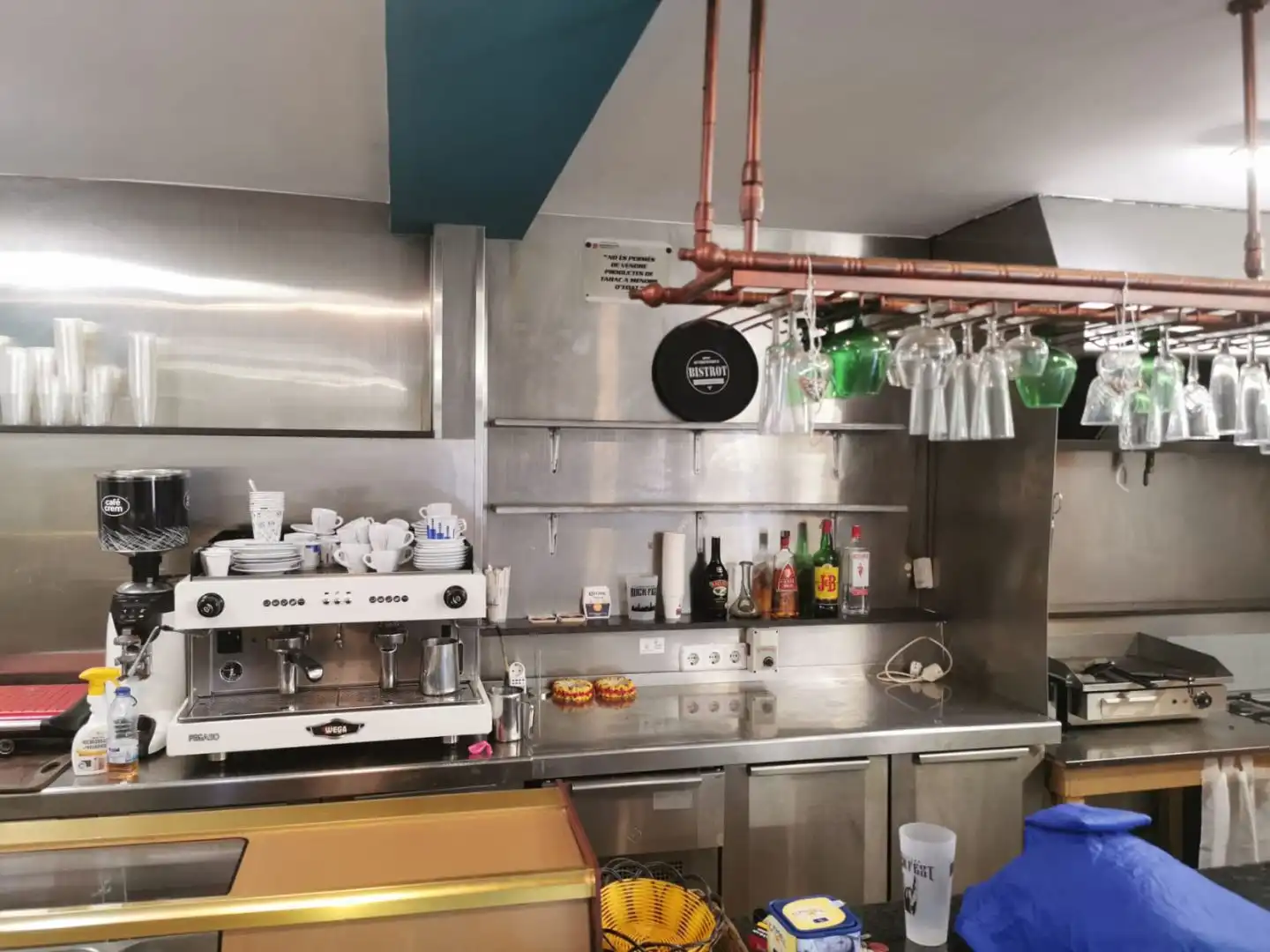Local comercial en traspaso en Av. de Francesc Macià 173