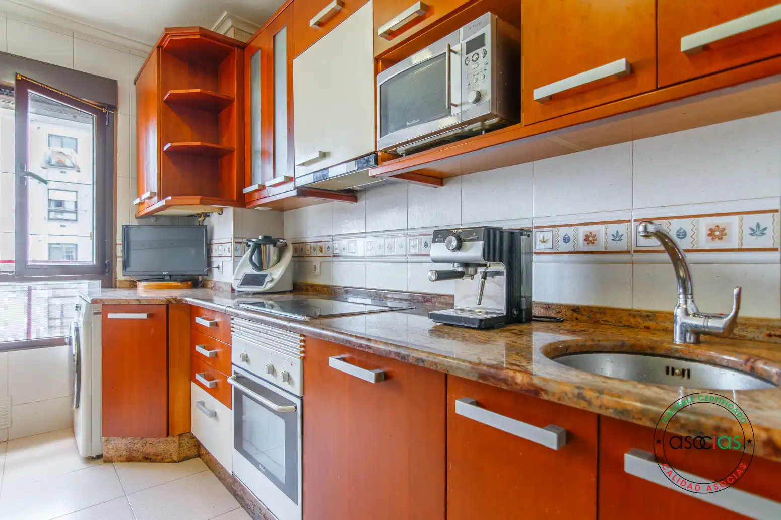 Cuina de Pis en venda en Oviedo  amb Calefacció, Parquet i Traster