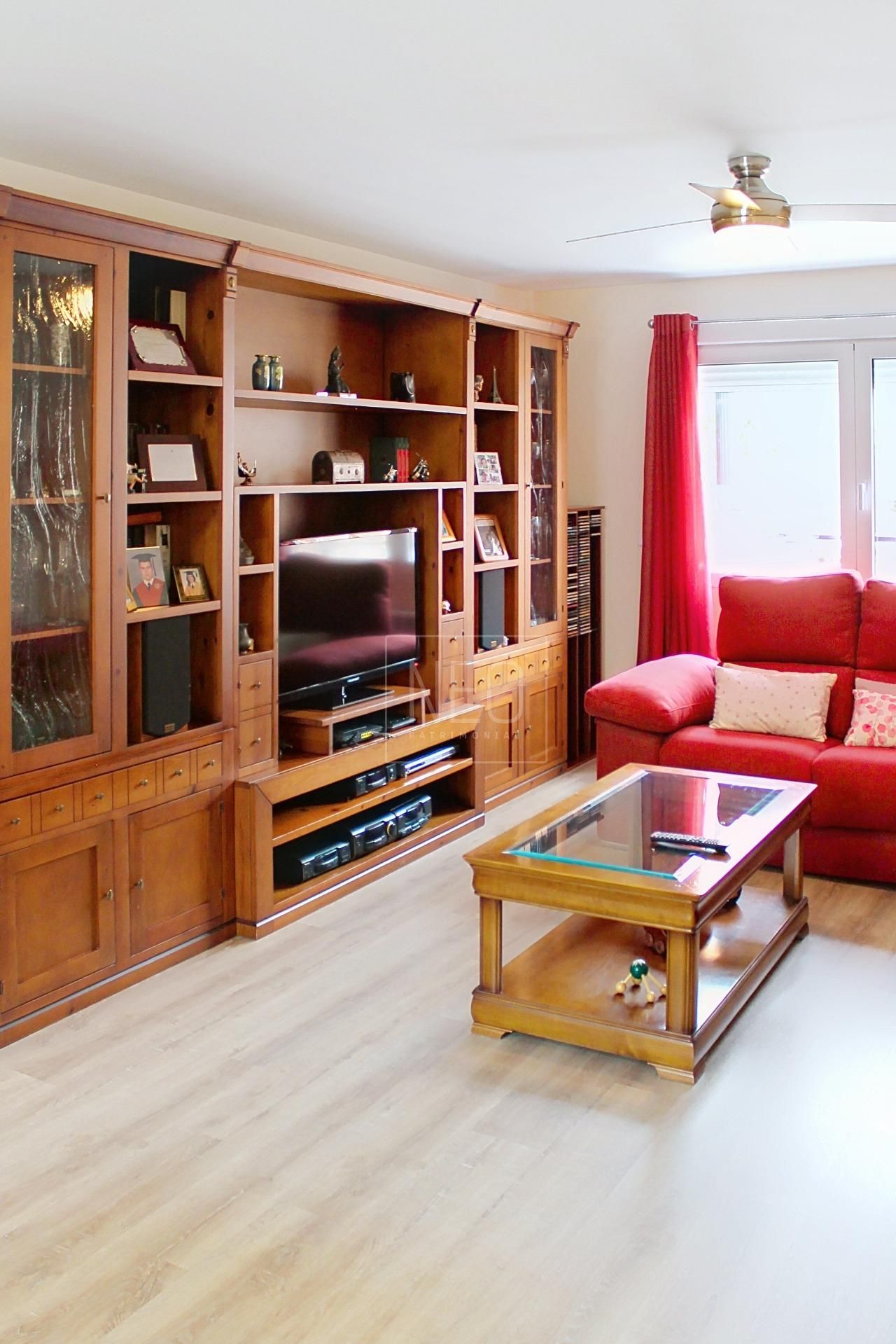 Sala d'estar de Casa adosada en venda en Getafe amb Calefacció, Jardí privat i Terrassa