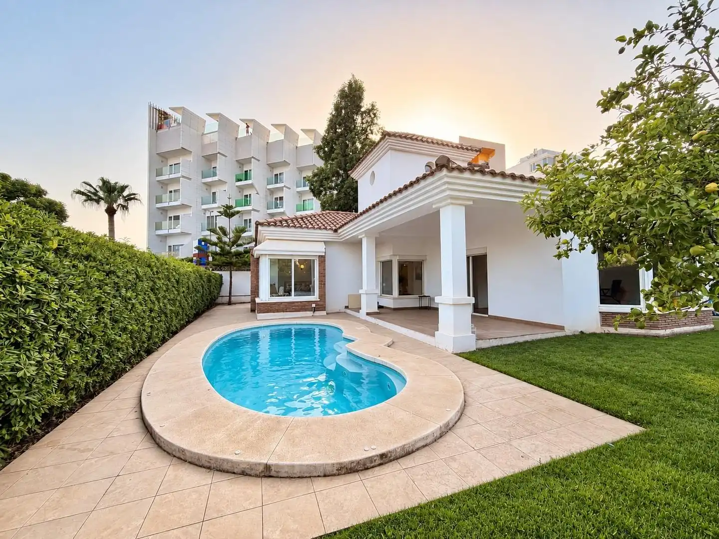 Chalet con piscina en venta en Avenida SP-21 RESERVA HIGUERON