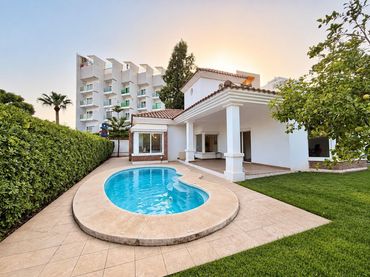 Chalet con piscina en venta en Avenida SP-21 RESERVA HIGUERON