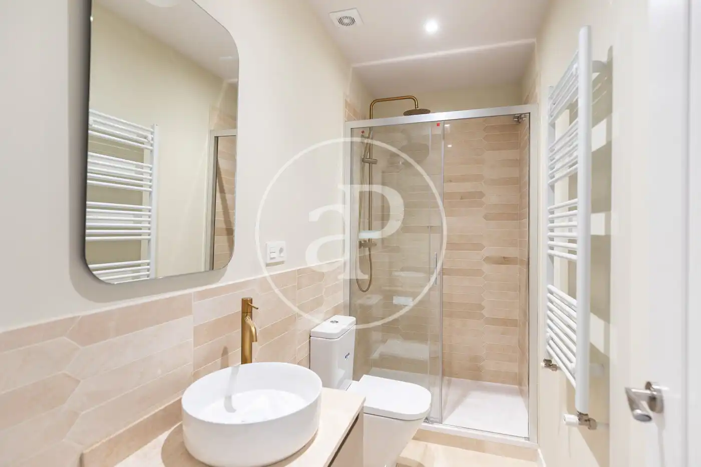 Bathroom of Flat for sale in Barcelona  with Air Conditioner, Heating and Terrace