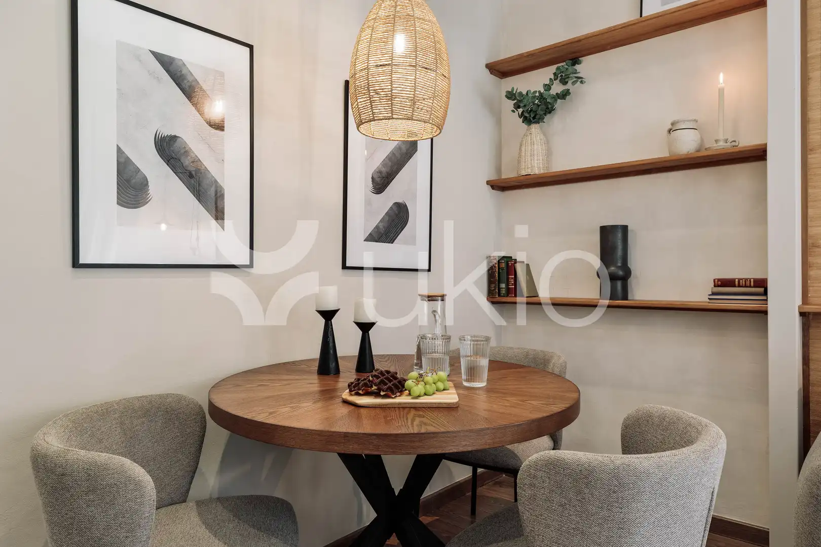 Menjador de Apartament de lloguer en Barcelona amb Aire condicionat, Calefacció i Moblat