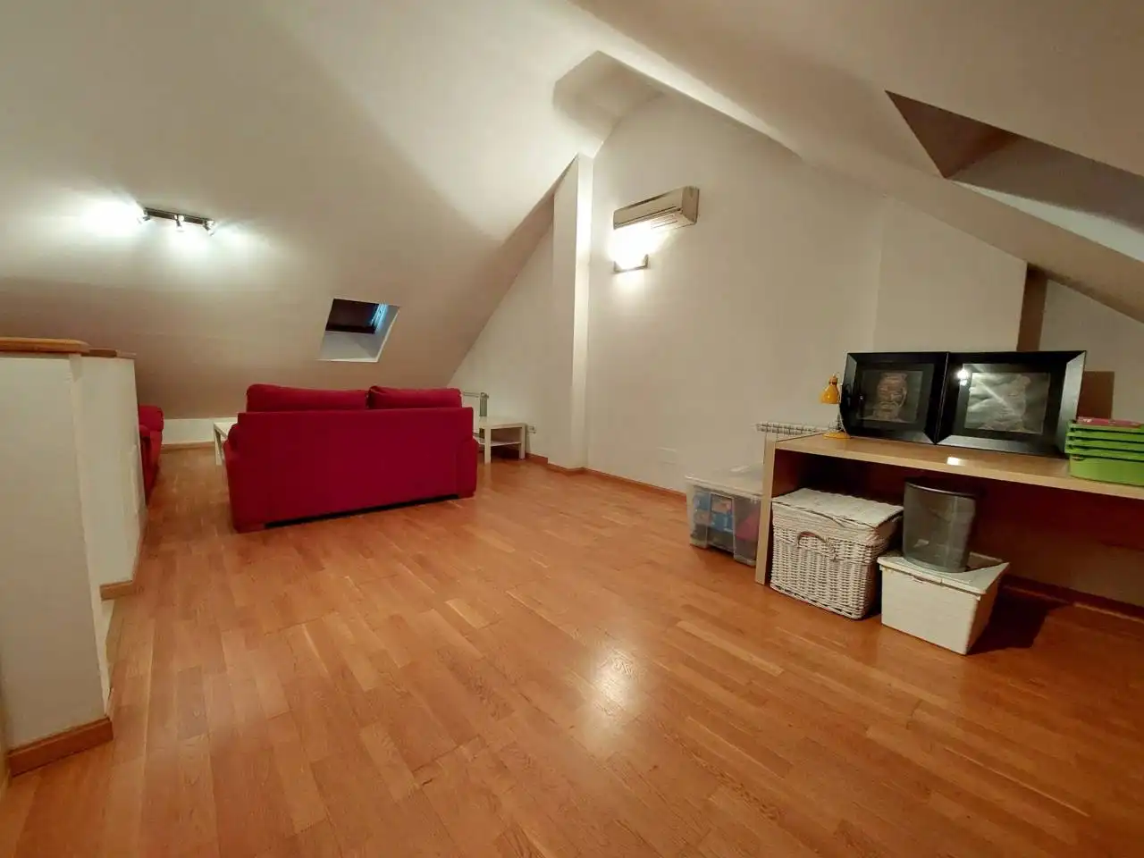 Sala de estar de Casa adosada en venta en Fuenlabrada con Aire acondicionado, Calefacción y Piscina comunitaria