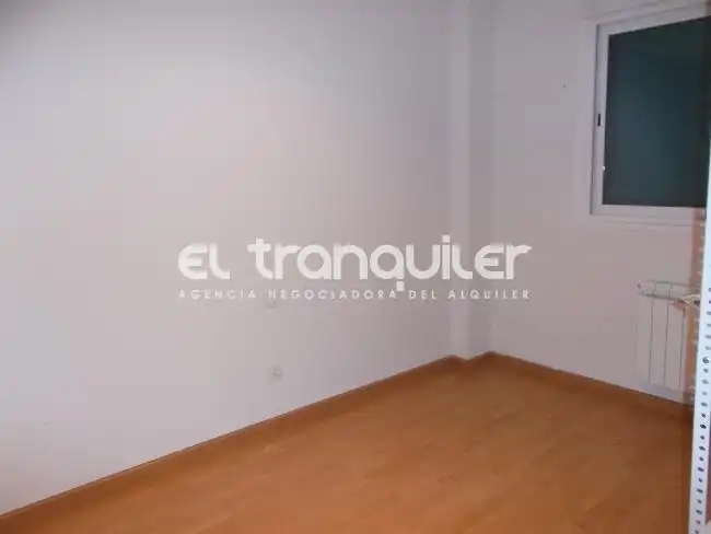 Dormitori de Pis de lloguer en Pinto amb Aire condicionat, Terrassa i Traster