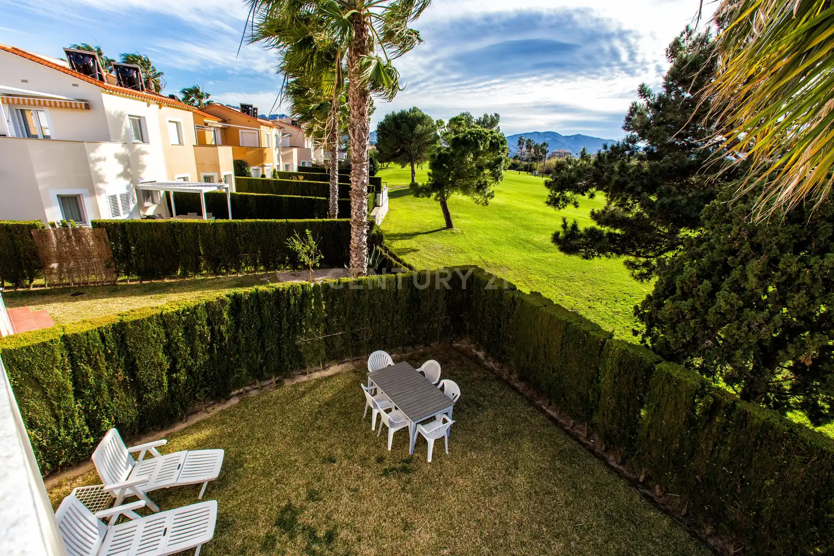 Garten von Einfamilien-Reihenhaus zum Verkauf in Oliva mit Klimaanlage, Privatgarten und Ofen