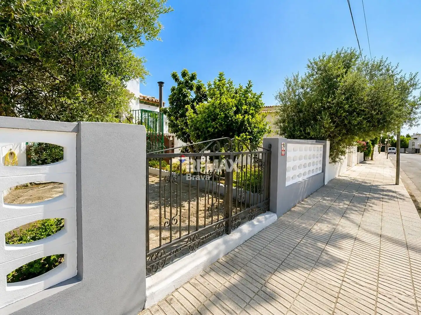 Exterior view of Houses for sale in Roses  with Air Conditioner, Private garden and Parquet flooring