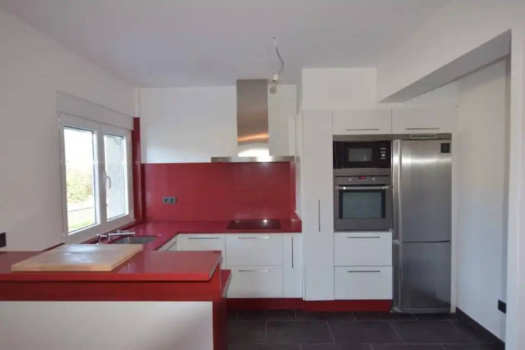 Cuina de Casa o xalet en venda en Cee amb Calefacció, Parquet i Moblat