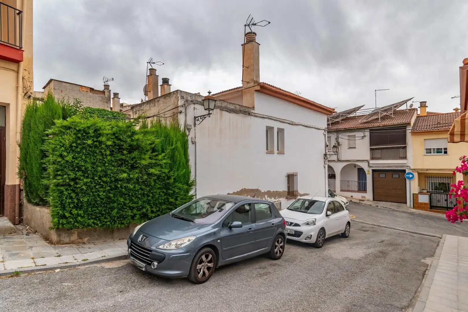 Vista exterior de Casa adosada en venda en La Zubia amb Terrassa