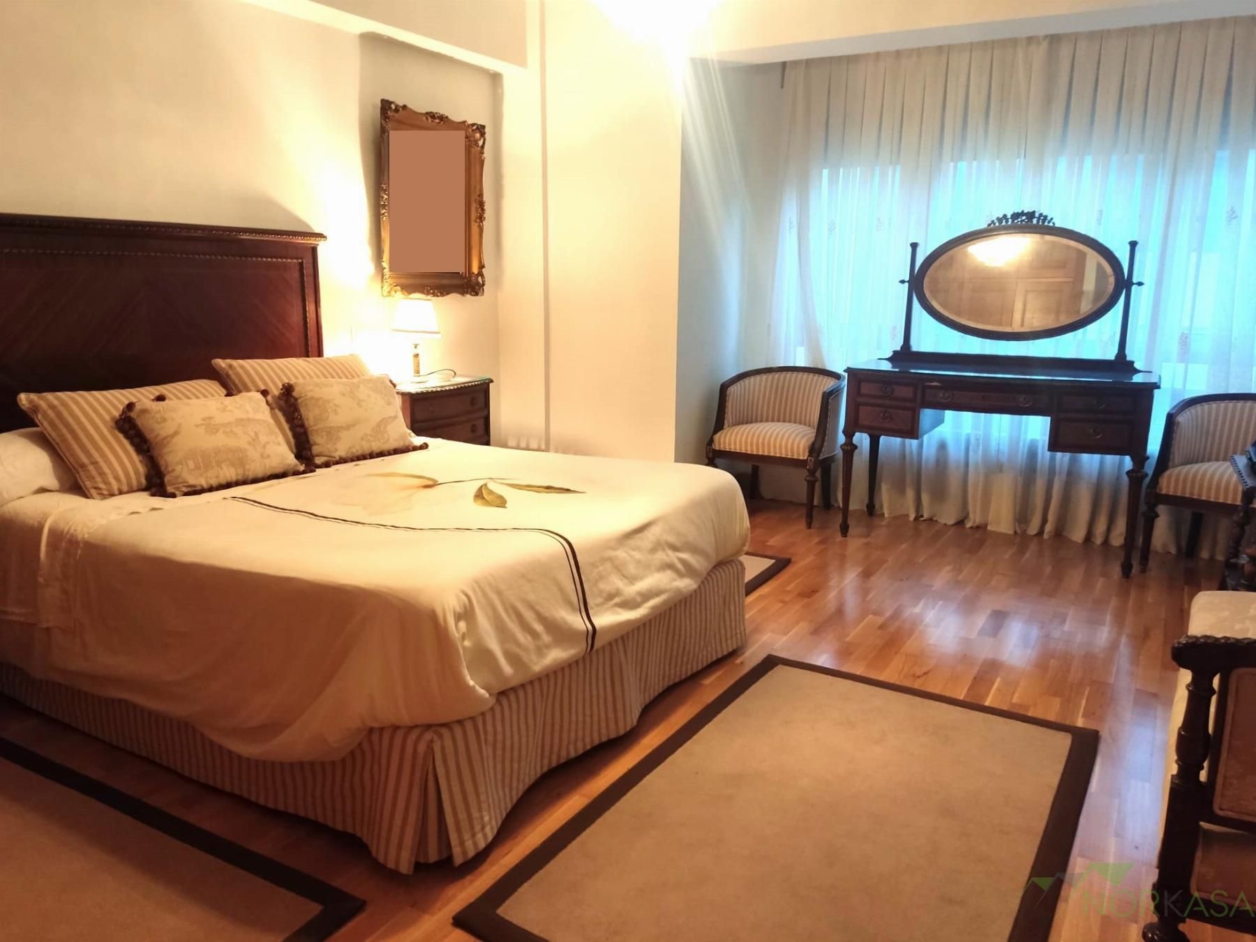 Bedroom of Flat for sale in Oviedo   with Heating, Parquet flooring and Terrace