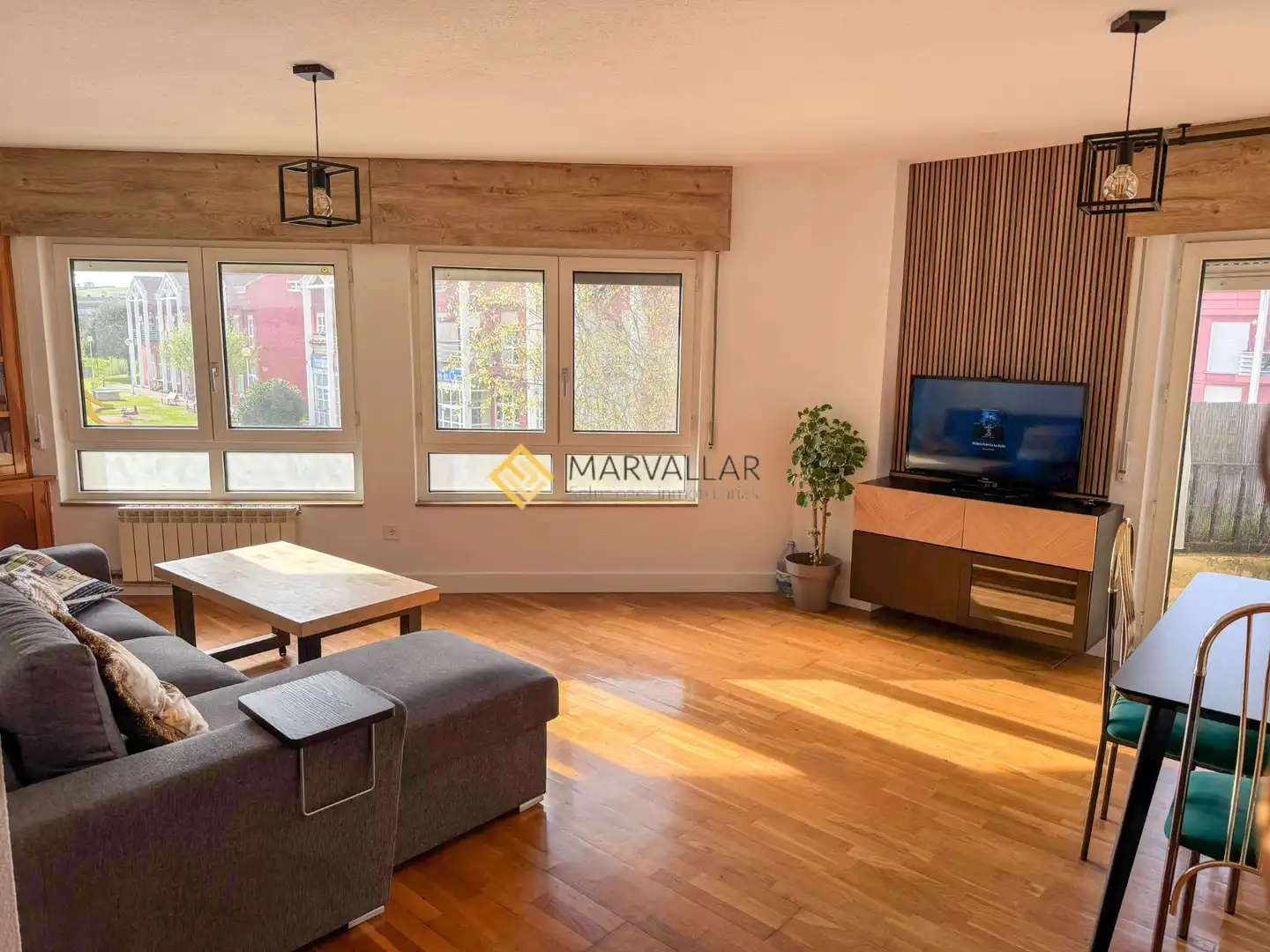 Sala d'estar de Dúplex de lloguer en Santa Cruz de Bezana amb Calefacció, Terrassa i Moblat